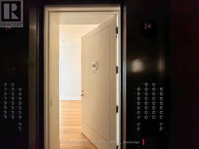 Photo du bâtiment - 183 Wellington St W