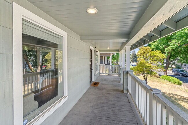 Building Photo - 3704 E 24th Ave