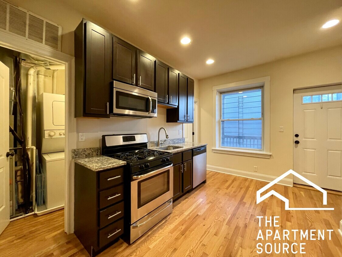 Foto principal - 2643 W George St