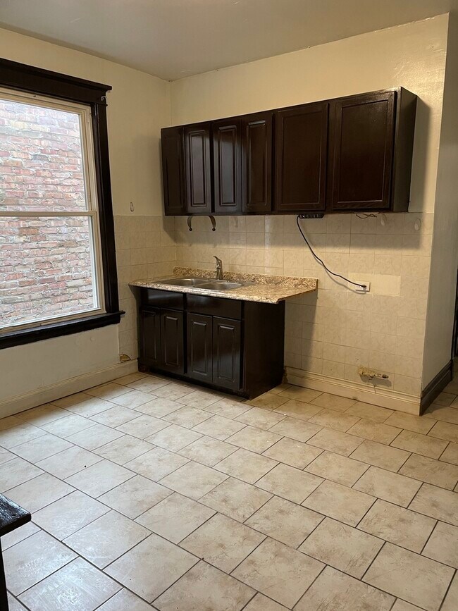 Foto del edificio - 3422 W Armitage Ave