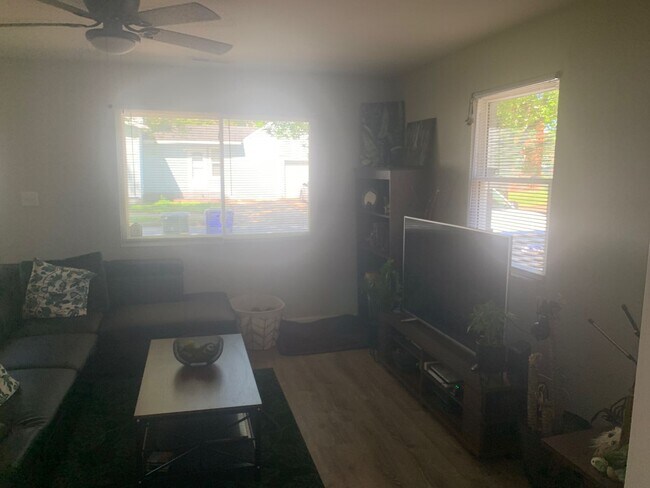 Foto del edificio - Glen Myrtle Avenue Duplex