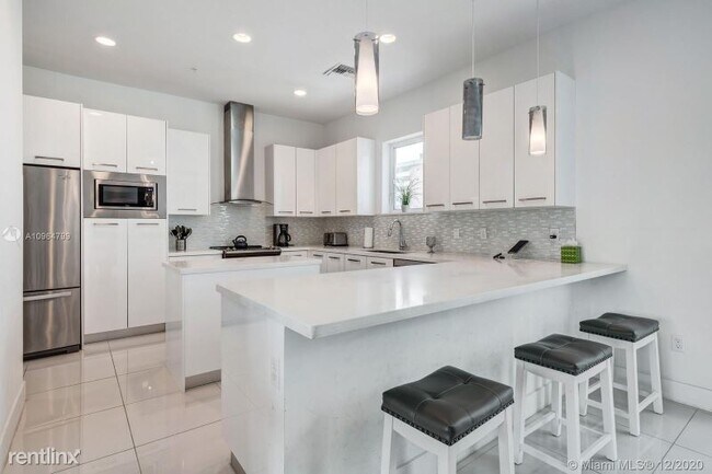 Foto del edificio - 4 br, 3 bath Townhome - 1343 N Ocean Blvd