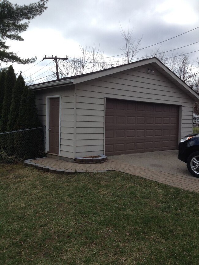 Foto del edificio - 3 BEDROOM NORTHVILLE HOUSE FOR LEASE!