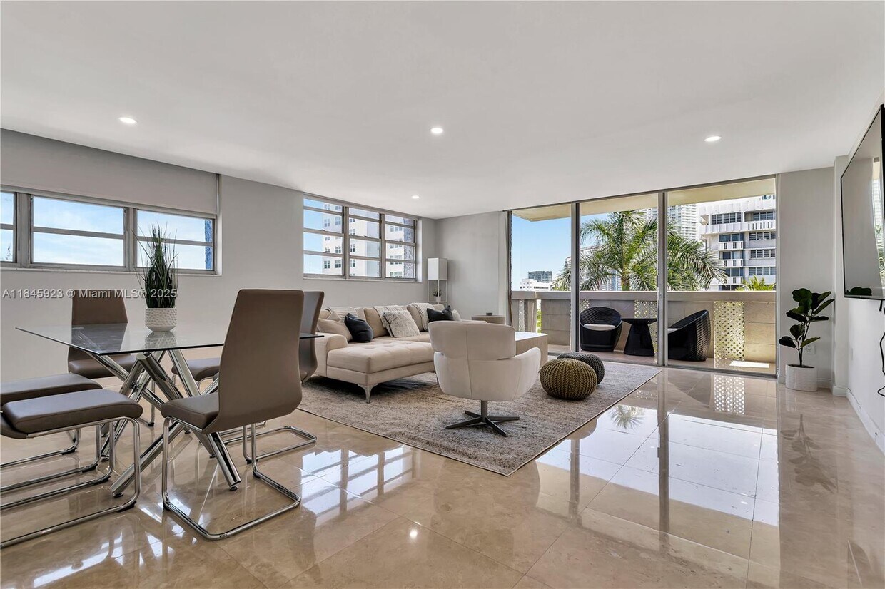 Foto principal - 800 West Ave