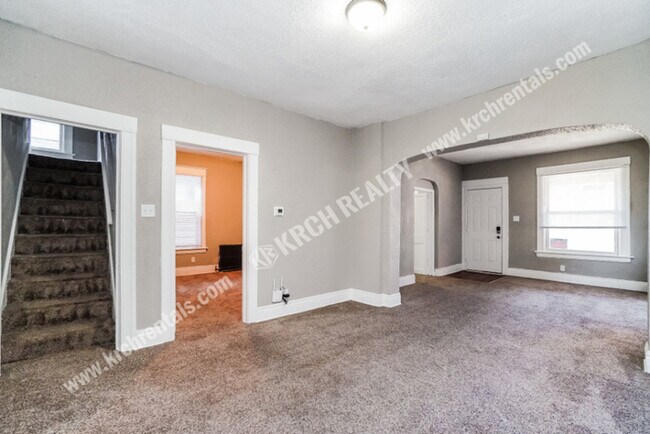 Building Photo - 6-Bedroom Home with Detached Garage