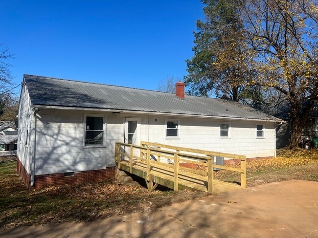 Building Photo - 323 Coltrane Ave