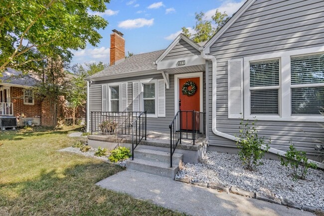 Building Photo - 805 W Ash St