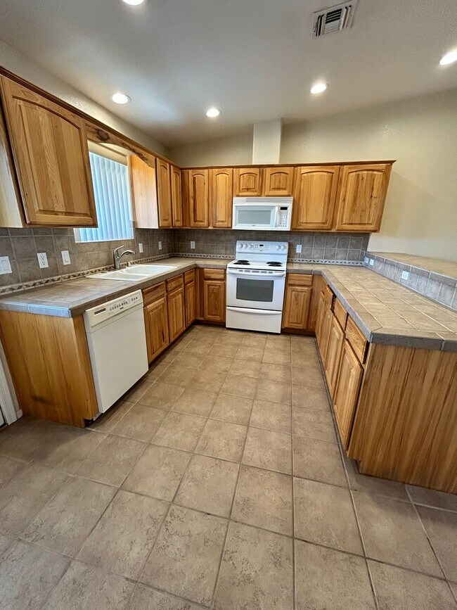 Foto del edificio - 3382 Iroquois Dr