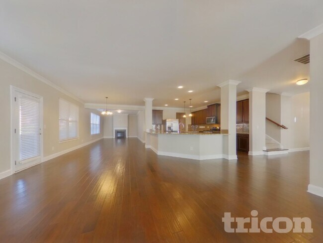 Building Photo - 910 Southfork Dr