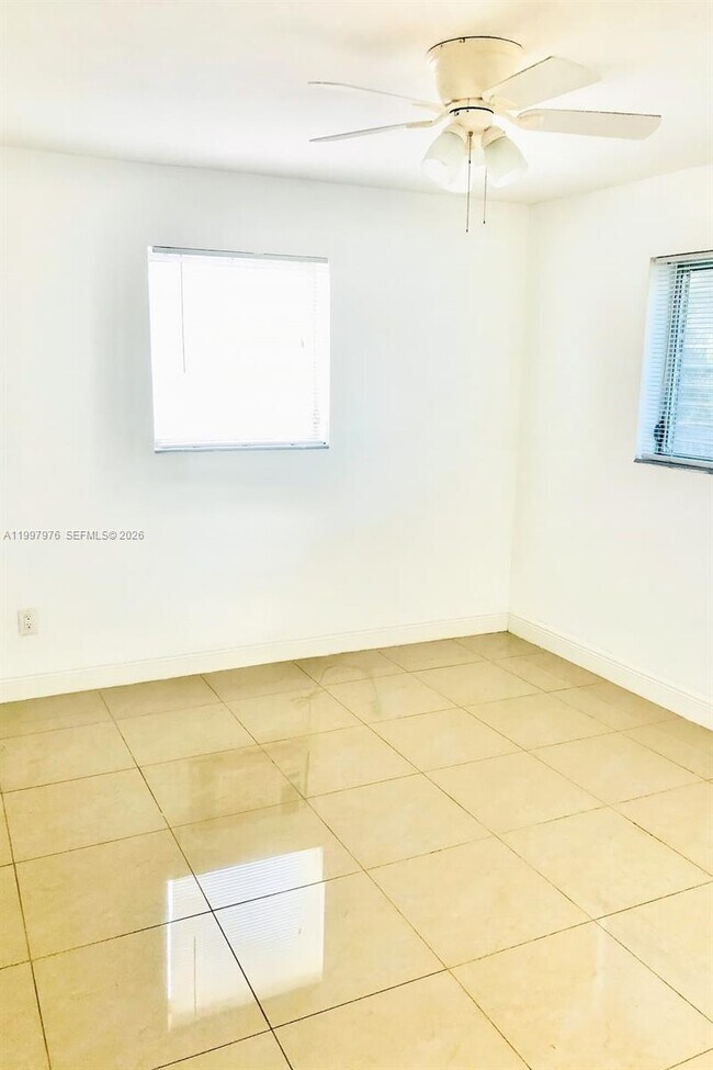 Foto del edificio - 1025 SE 15th St