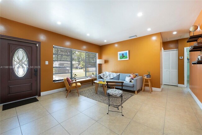 Foto del edificio - 250 NE 170th St