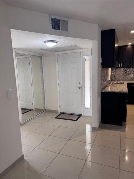 Building Photo - 2836 Carambola Cir S