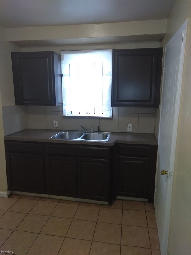 Building Photo - 3 br, 1 bath House - 19210 Huntington Rd