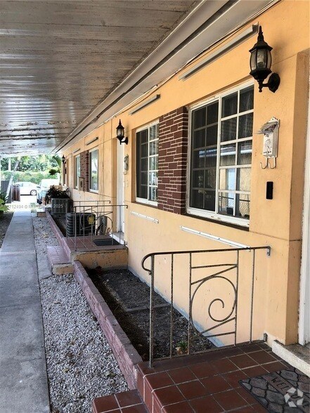 Building Photo - 751 SW 10th St