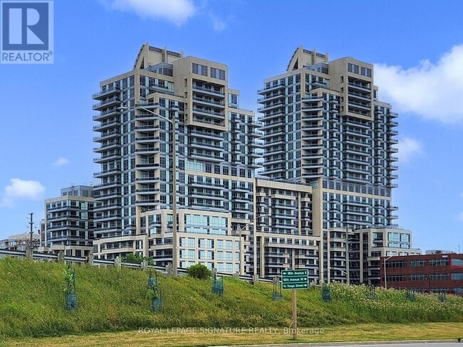 Building Photo - 9205-9205 Yonge St
