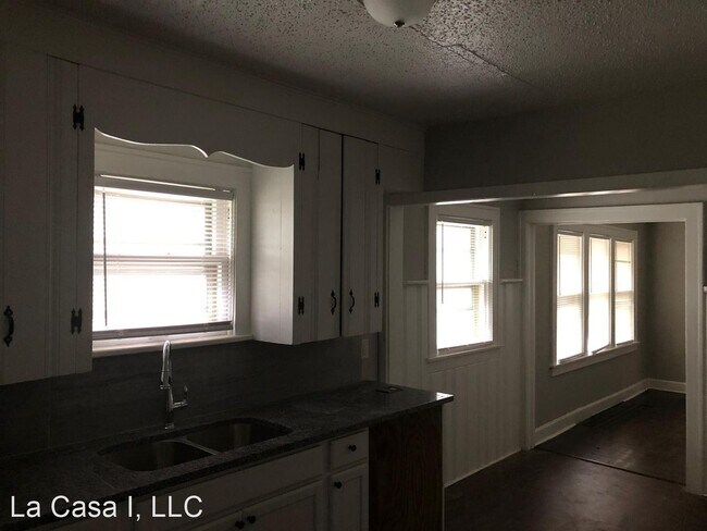 Building Photo - 3 br, 1 bath House - 2242 E 69th St
