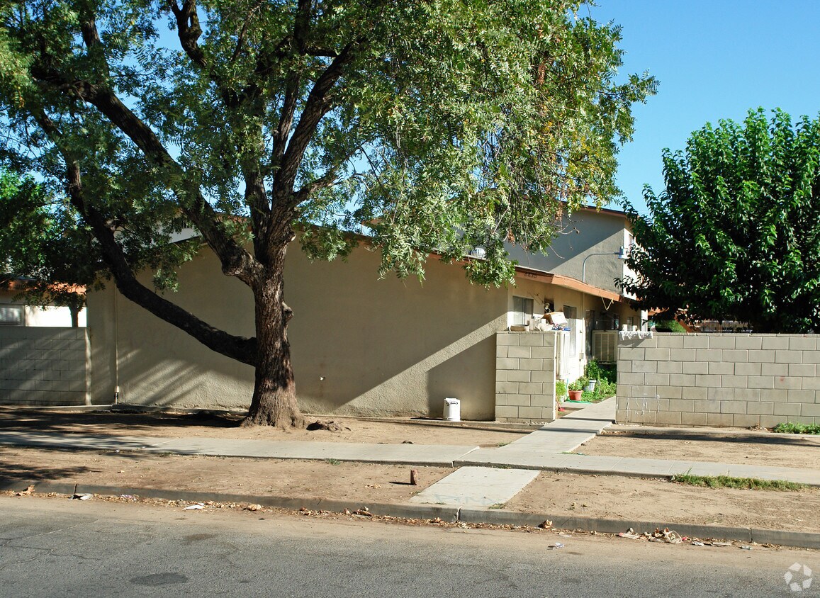 Building Photo - 4419 E Hamilton Ave