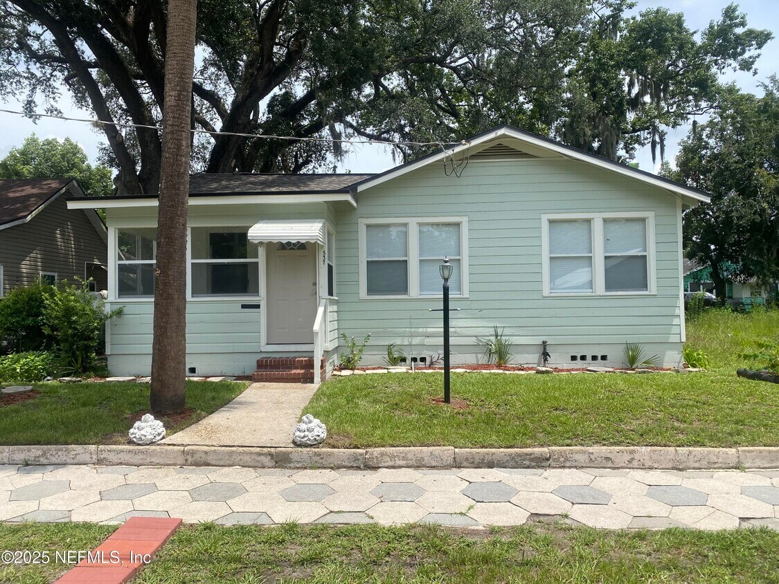 Foto principal - 537 W 17th St