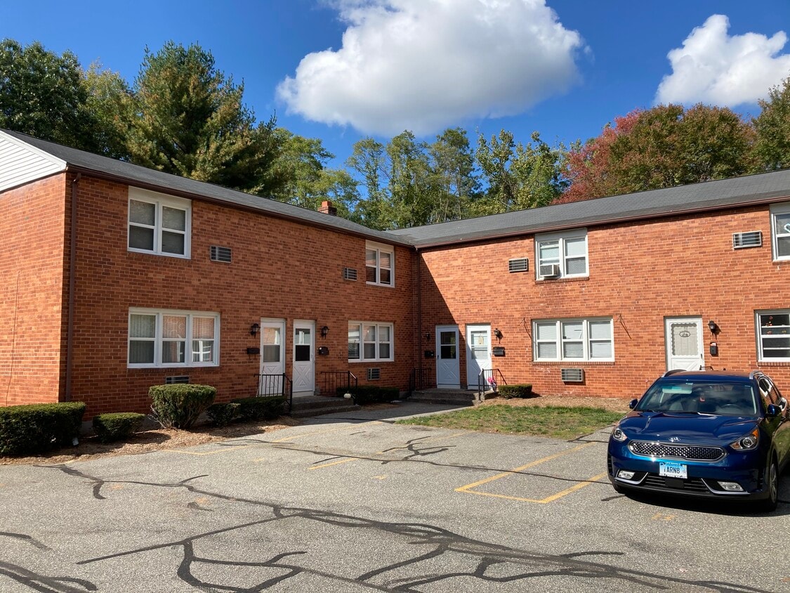 377 Washington Rd, Enfield, CT 06082 Townhouse for Rent in Enfield