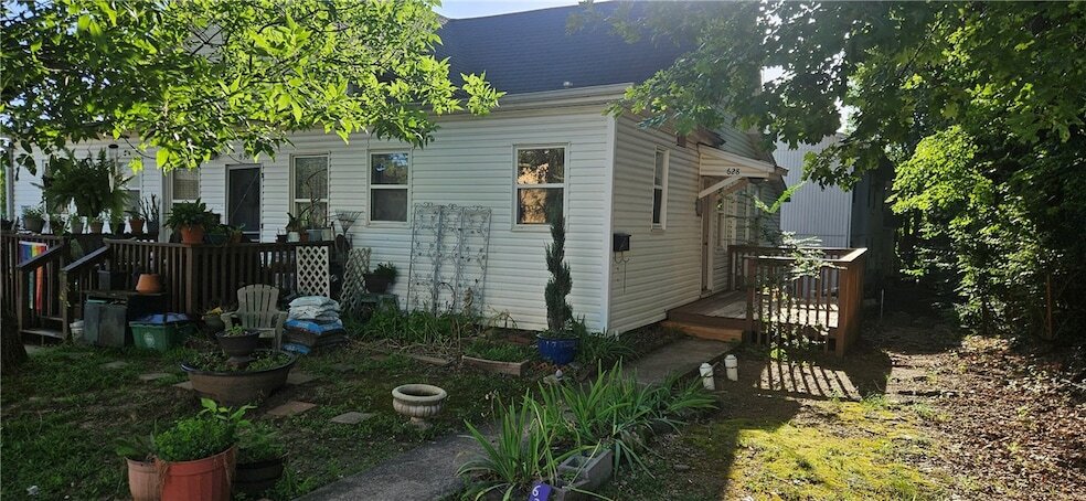 Primary Photo - 628 Whitham Ave