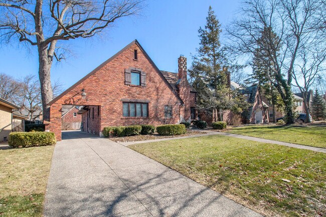 Foto del edificio - 622 University Pl