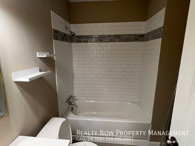 Building Photo - 3346 Desota Ave