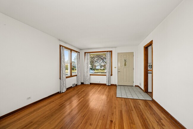 Foto del edificio - 9222 Lorel Ave