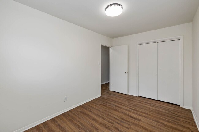 Foto del edificio - 2121-2123 Fairfax Road