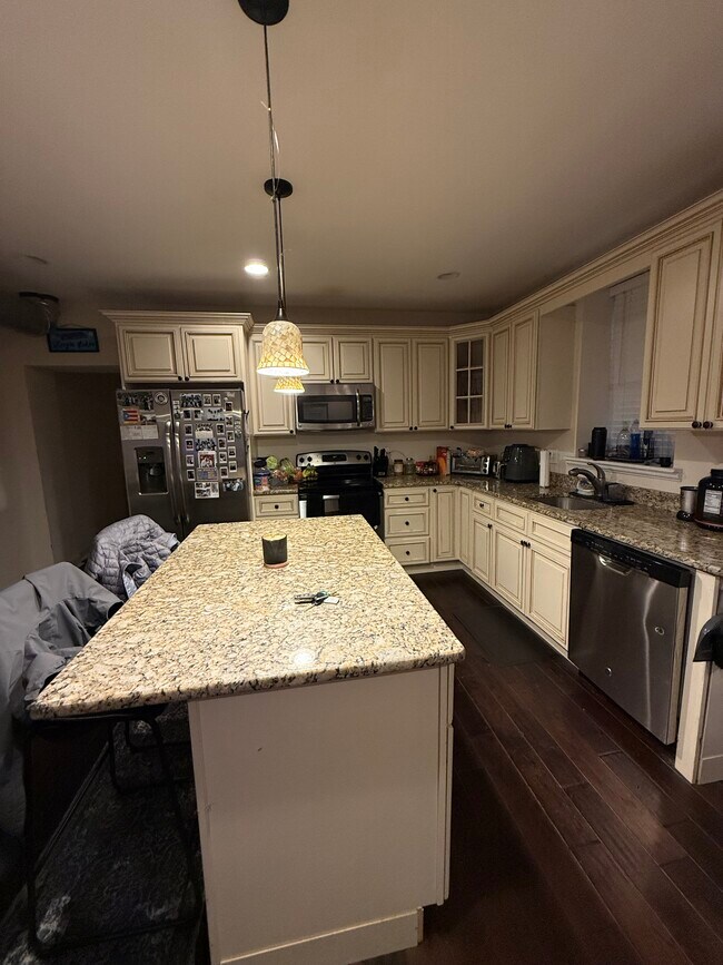 Foto del edificio - 6110 Ridge Ave