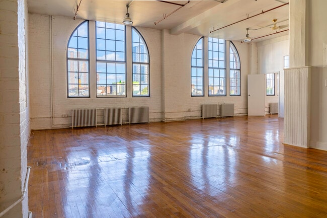 Building Photo - 52 Webster Ave