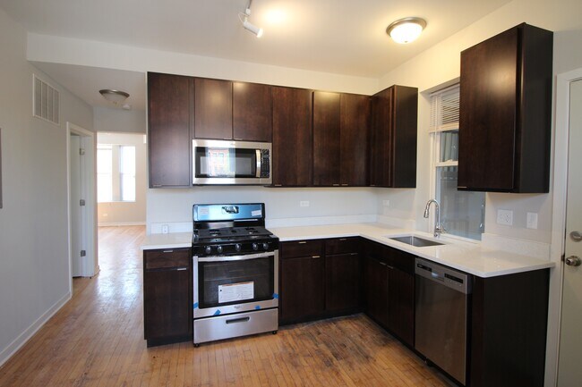 Foto del edificio - 3644 W Diversey Ave