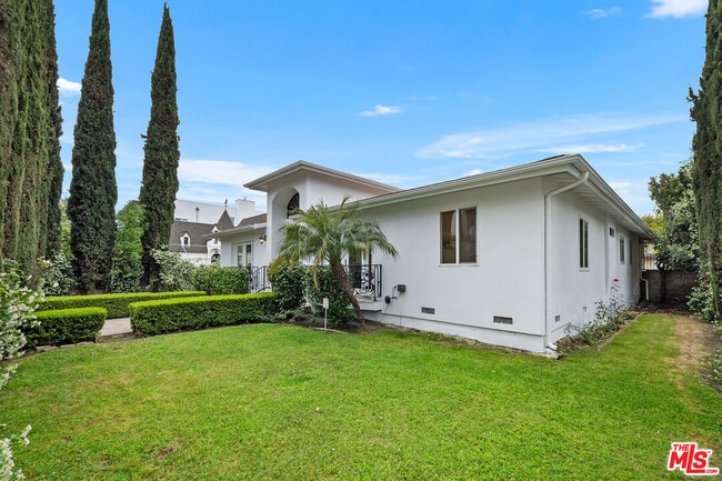 Building Photo - 465 N Kilkea Dr
