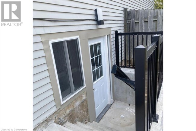 Building Photo - 29 Oak Ave