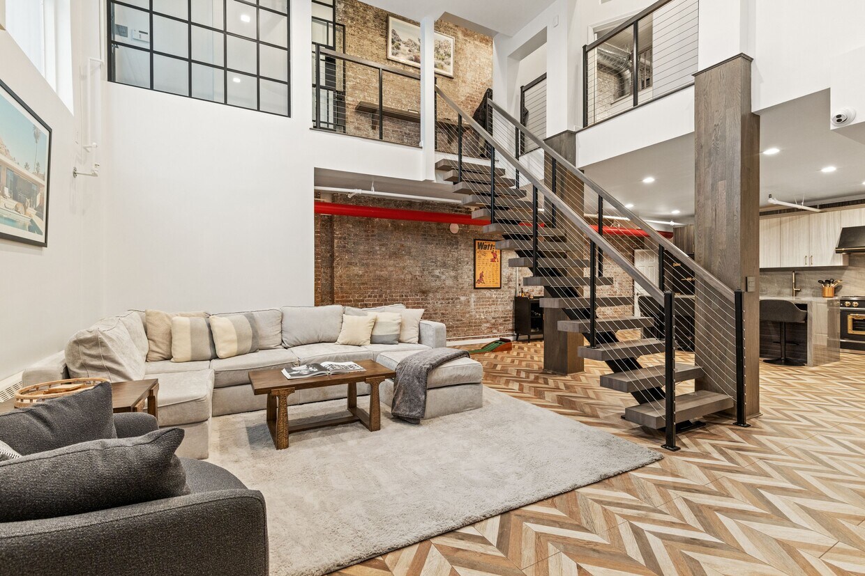 Photo - 104 Thompson St (New York, NY)