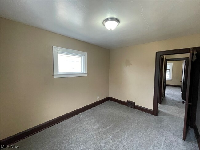 Building Photo - 4024 E 143rd St