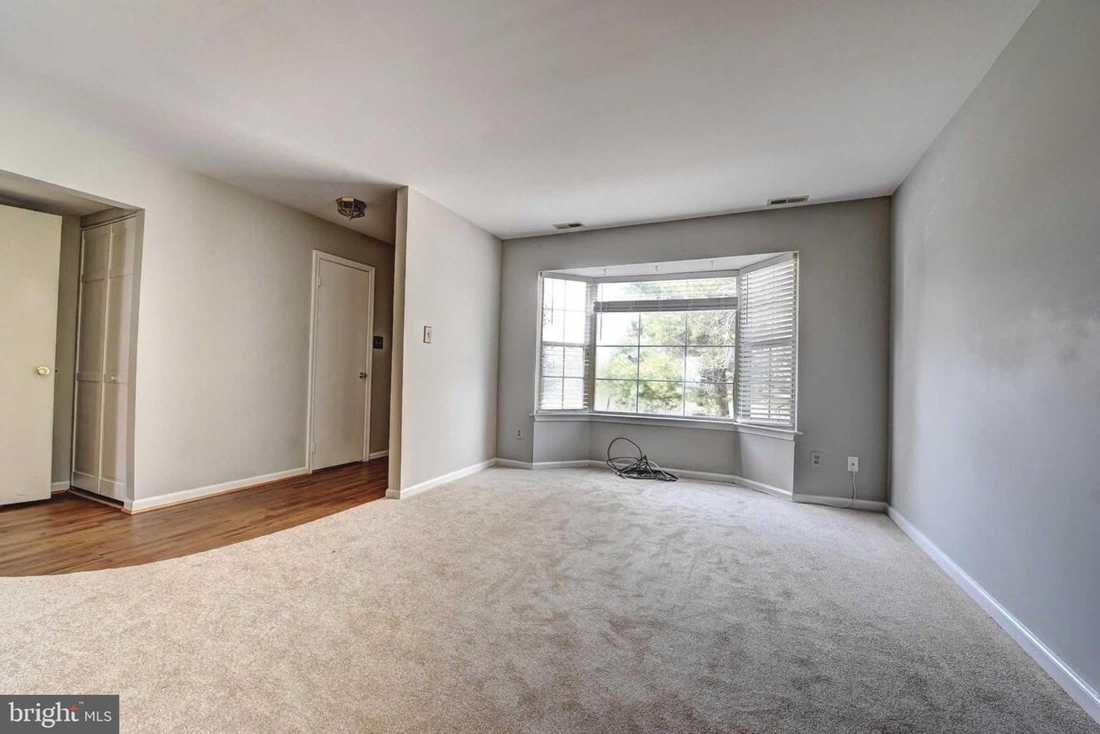 4005 Summer Hollow Ct, Chantilly, VA 20151 Townhouse for Rent in