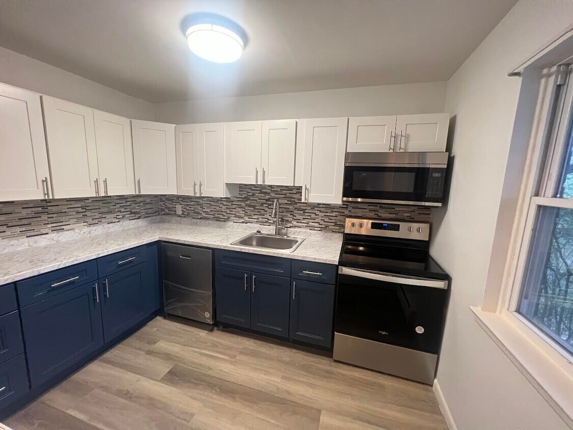 Foto principal - 916 Garnet Dr
