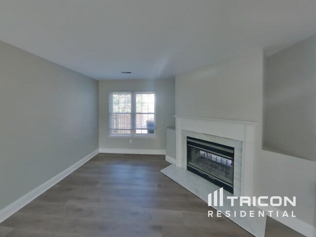 Building Photo - 5200 Plantation Ct