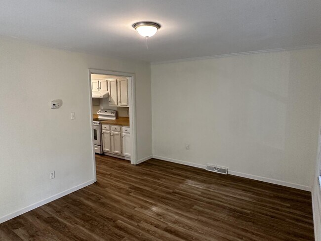 Building Photo - 221 Byrum St