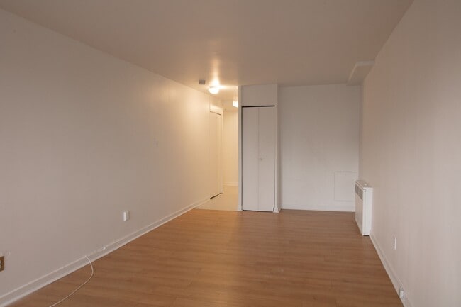 Building Photo - 3460 Rue Durocher