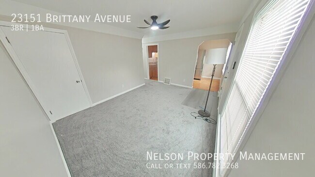 Foto del edificio - 23151 Brittany Ave