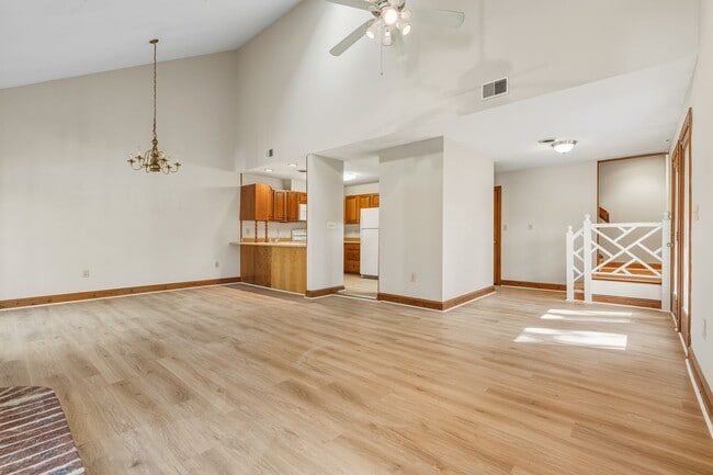 Building Photo - Beautiful 3-Bedroom Townhome in West Raleigh