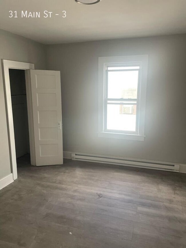 Building Photo - 31 Main St