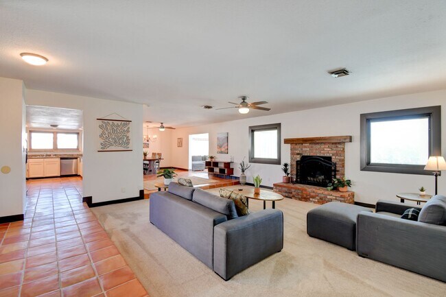 Foto del edificio - Paradise Palms – No neighbors behind you – Pool – Remodeled – Furnished