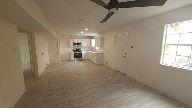 Foto del edificio - 7205 Tremper St