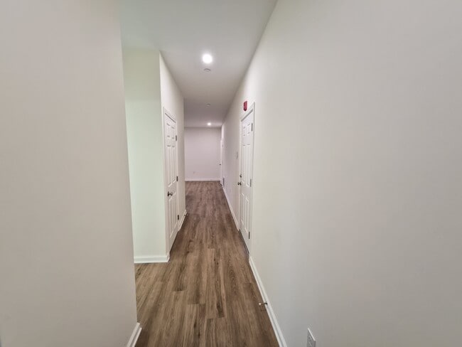 Photo - 35 W Main St (Southington, CT) Apartment