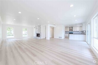 Building Photo - 996 S Hilda St