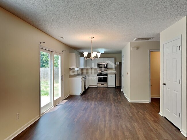 Foto del edificio - 4104 Hunters Trail Dr