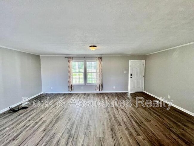 Building Photo - 4073 Pine Ridge Road