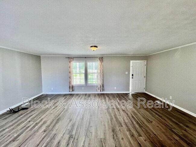 Foto del edificio - 4073 Pine Ridge Road
